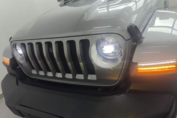 Used Jeep Wrangler 2019 2.0T Sahara Four-Door Version China VI Emission Standard
