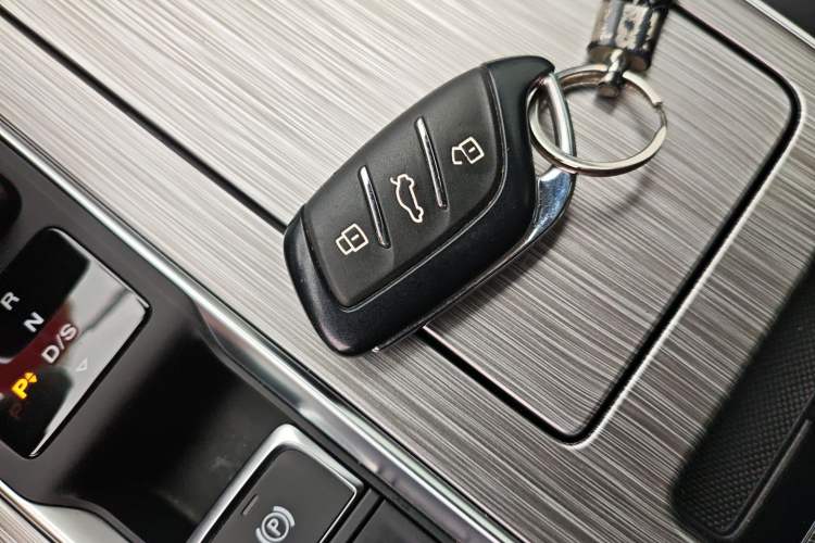 Used Roewe RX5 2023 PLUS 330TGI Automatic Trendsetting Smart Edition