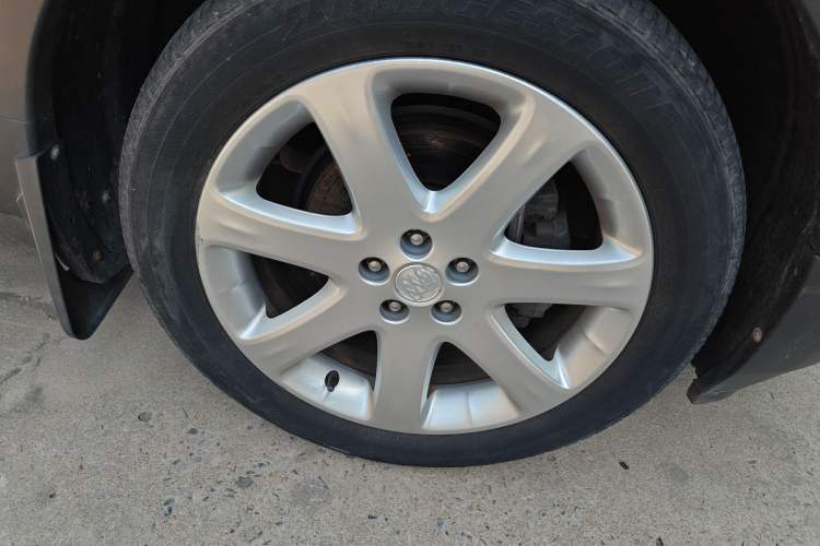 Used Buick Encore 2015 1.4T Automatic Two-Wheel Drive Urban Leading Model Right Front Wheel Hub