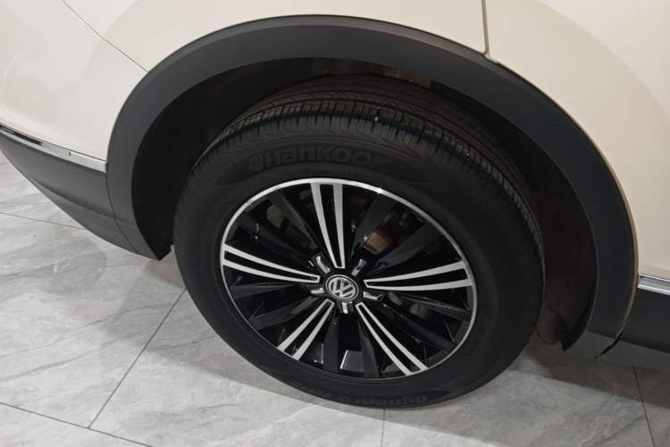 Used Volkswagen Tiguan L 2020 330TSI Automatic Two-Wheel Drive Panoramic Comfort Edition China VI Standard
