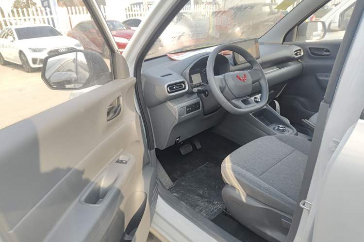 Used Wuling Hongguang New Energy 2025 Extended-Range Hybrid 50 km Standard Version