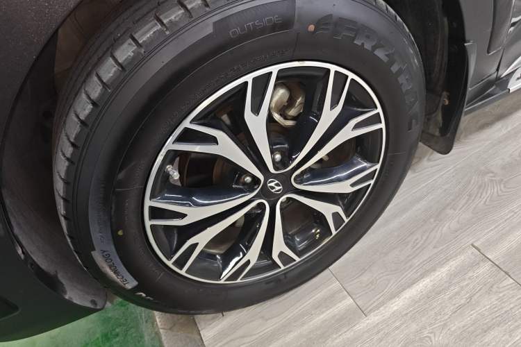 Used Hyundai Santa Fe 2017 2.4L Automatic Two-Wheel Drive Smart Version 5 Seats Exterior 4