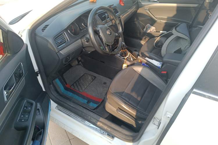 Used Volkswagen Lavida 2017 1.6L Automatic Comfort Edition
