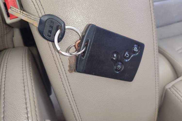 Used Renault Koleos 2012 2.5L 4x4 Comfort Edition with Navigation
