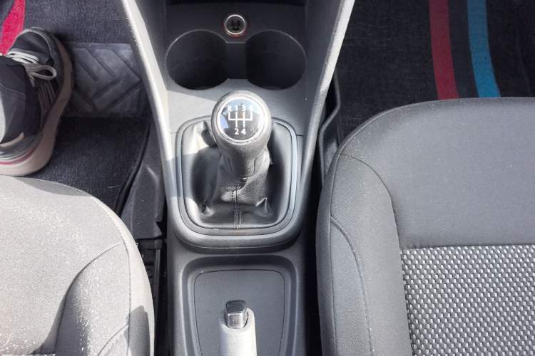 Used Volkswagen Polo 2013 1.4L Manual Comfort Edition Gear Lever