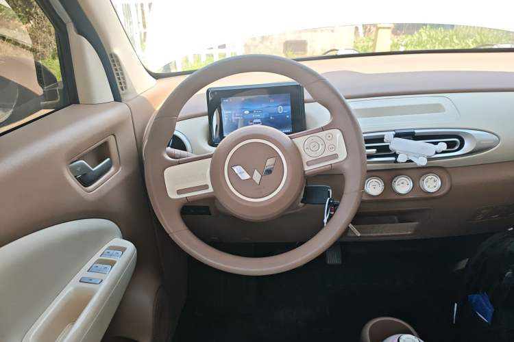 Used Wuling Hongguang MINIEV 2025 Four-Door Version Advanced Edition Steering Wheel