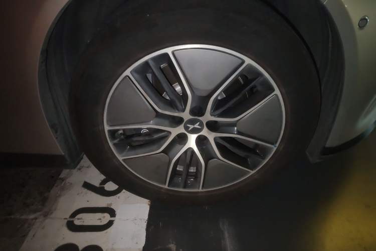 Used XPeng P7 2023 P7i 702 Pro Right Front Wheel Hub