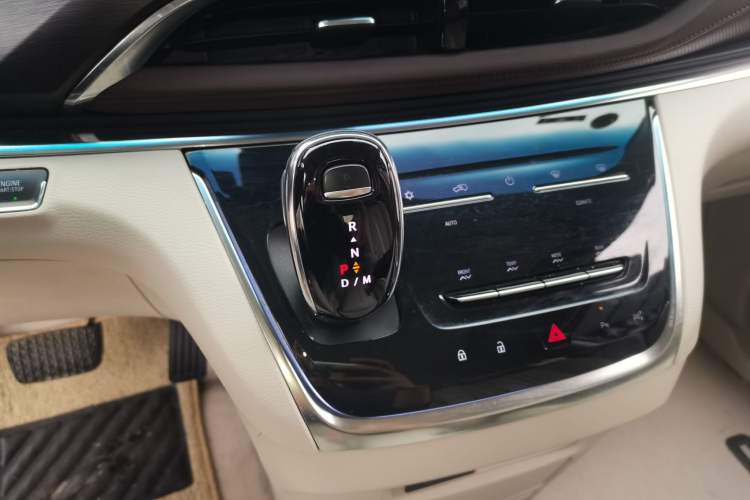 Used Buick GL8 2023 Land Executive Class Deluxe Model