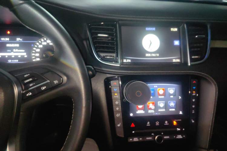 Used Infiniti QX50 2018 2.0T Two-Wheel Drive Fashion Edition Audio And AC Panel