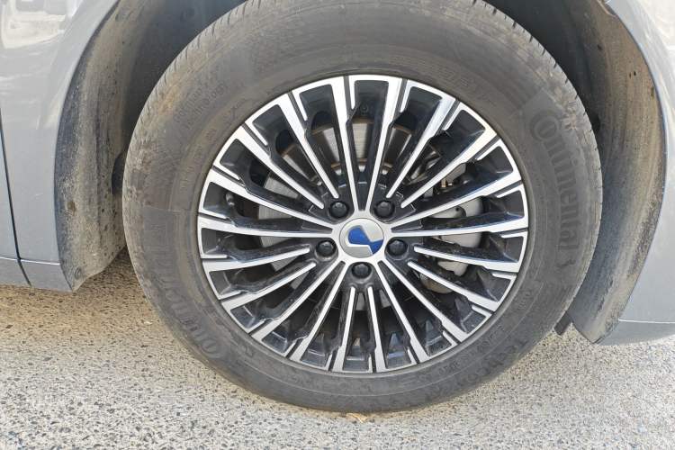 Used Denza D9 2022 DM-i 1040 Prestige Model