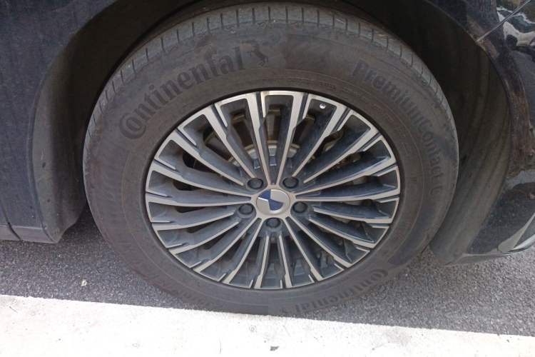 Used Denza D9 2024 DM-i 1050 Luxury Model
