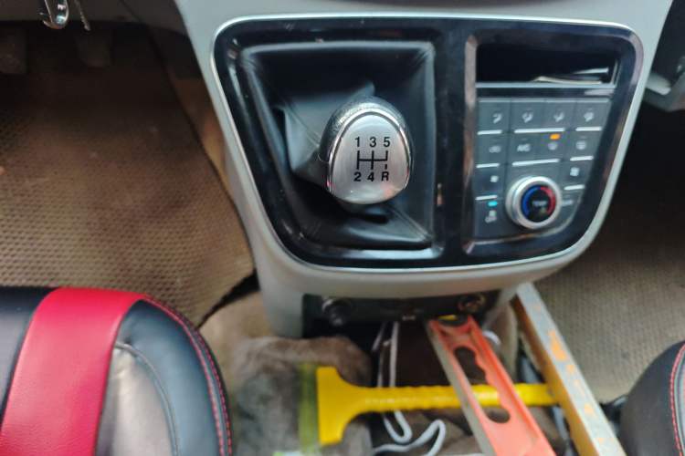 Used JAC Refine M4 2016 2.0L Manual Luxury Version