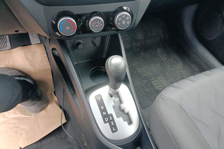 Used Kia K2 2015 Sedan 1.4L Automatic GLS