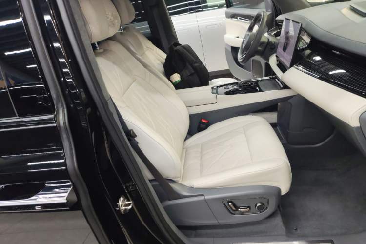 Used Zeekr 009 2024 Six-Seat Executive Version 4WD 108 kWh
