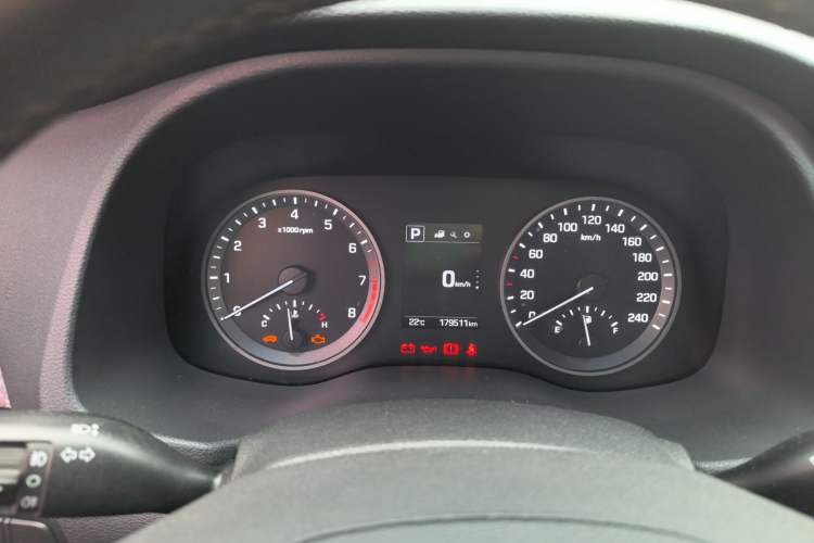 Used Hyundai Tucson 2015 1.6T Dual-Clutch Two-Wheel-Drive Smart Model Instrument Cluster