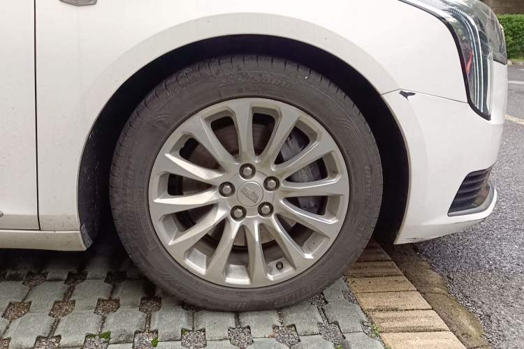 Used Cadillac XTS 2018 28T Tech Edition Right Front Wheel Hub