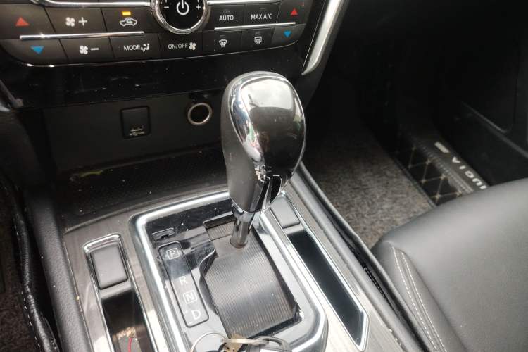 Used Venucia T90 2018 2.0L CVT Smart Connect Luxury Edition China V Standard Gear Lever