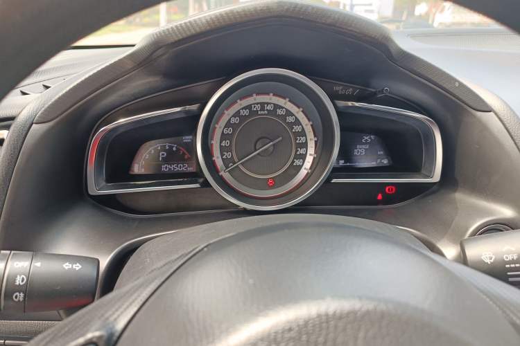 Used Mazda 3 Axela 2016 Sedan 1.5L Automatic Luxury Model