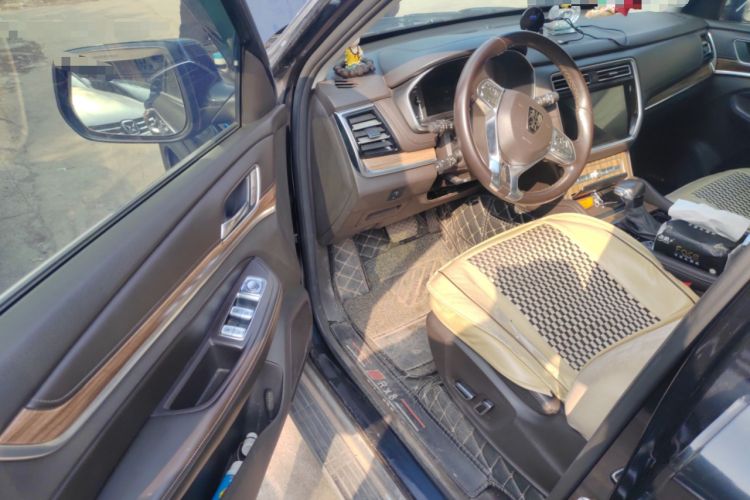 Used Roewe RX8 2018 30T Smart Connectivity Two-Wheel Drive Flagship Edition