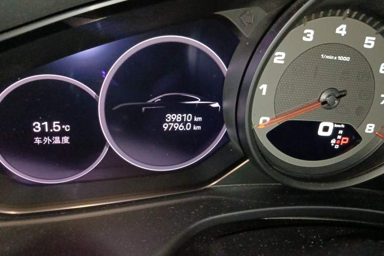 Used Porsche Panamera 2021 Panamera 2.9T Odometer Close Up