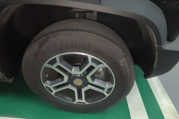 Used JETOUR Traveler 2025 1.5TD DCT Two-Wheel Drive Exploration+ Right Front Wheel Hub