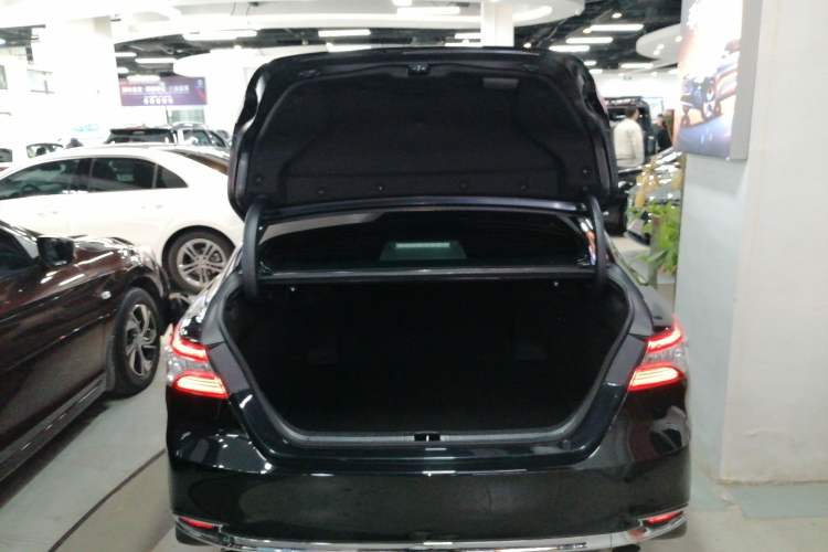 Used Toyota Camry 2023 2.5G Luxury Edition Trunk