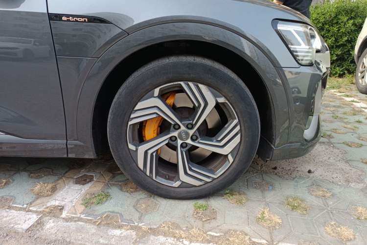 Used Audi e-tron 2021 50 quattro Prestige Edition Right Front Wheel Hub