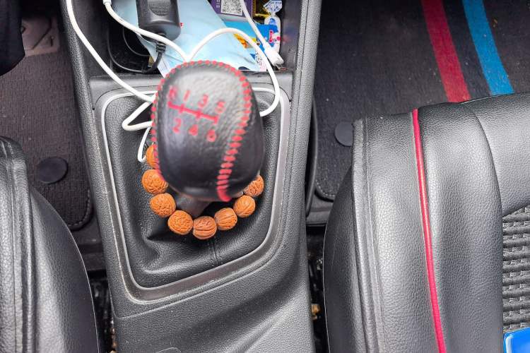 Used Hyundai Verna (new generation) 2016 1.4L Manual Cool Edition GLS Gear Lever