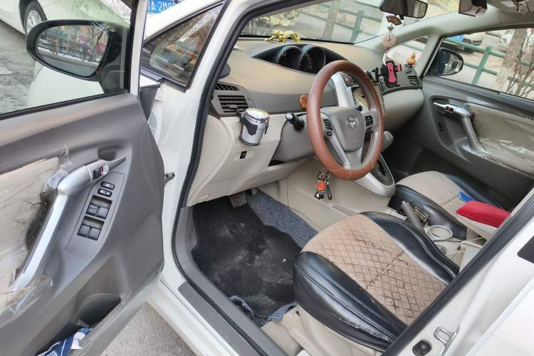 Used Toyota Verso 2014 Starlight 180E CVT Elite Edition