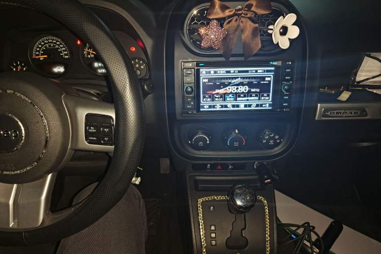 Used Jeep Compass 2013 2.0L two-wheel drive sport version
