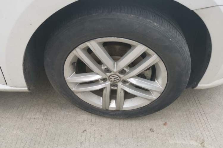 Used Volkswagen Gran Lavida 2017 180TSI DSG Comfort Edition Right Front Wheel Hub