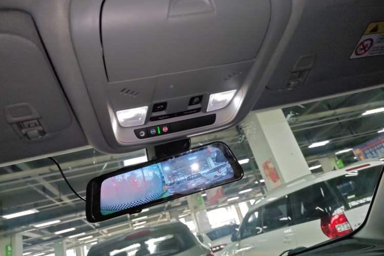 Used Chevrolet Equinox 2017 550T Automatic All-Wheel-Drive Top-Tier Version Headliner