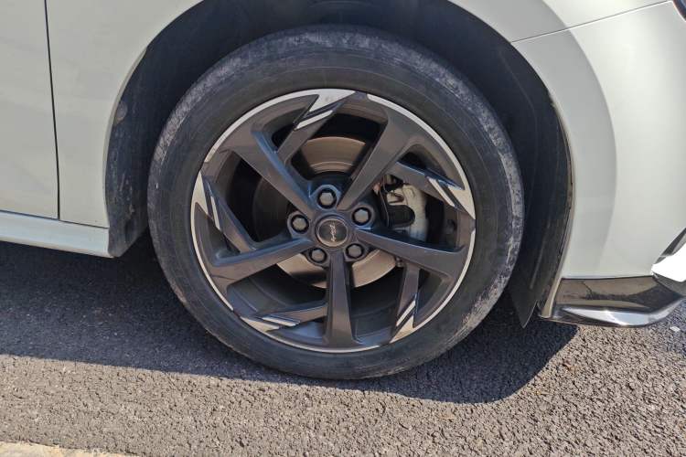 Used MG 5 2022 300TGI DCT Chao Yue Luxury Edition