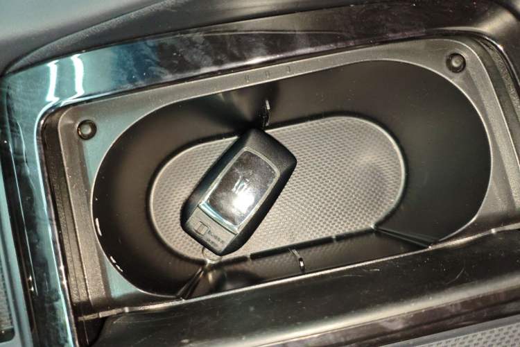 Used Toyota Vellfire 2021 Crown Dual-Engine 2.5L HV Luxury Edition