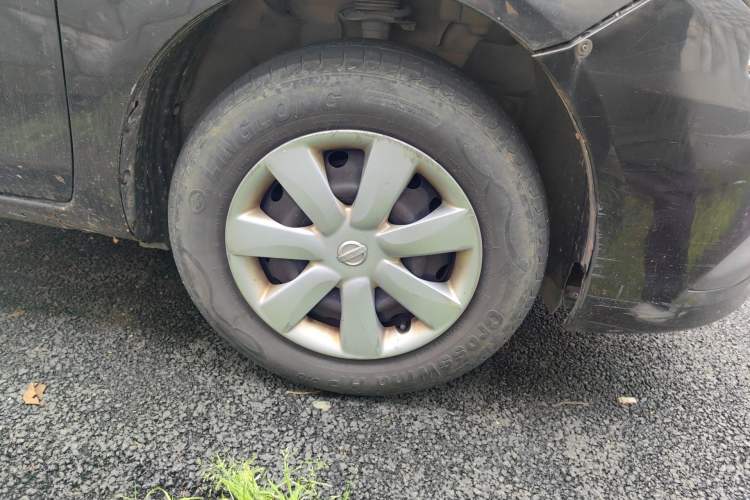 Used Nissan Sunny 2015 1.5XE Manual Comfort Edition Right Front Wheel Hub