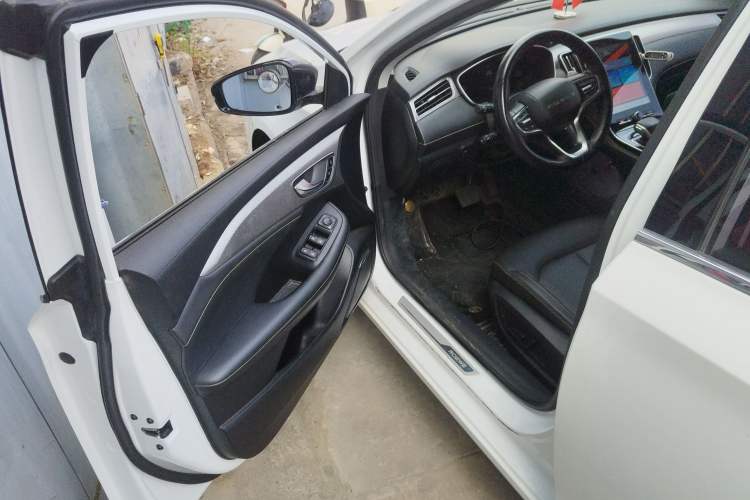 Used Roewe i6 MAX 2020 300TGI Automatic "Swell Cool Smart Drive" Edition
