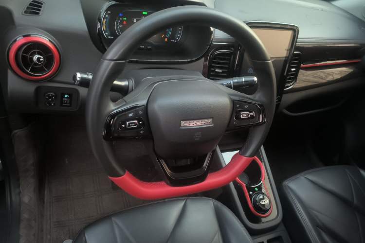 Used Chery QQ Little Ant 2022 Revised Version Sweet Pink Edition Half-Sugar Version Lithium Iron Phosphate 30.7 kWh 30 kW 301 km