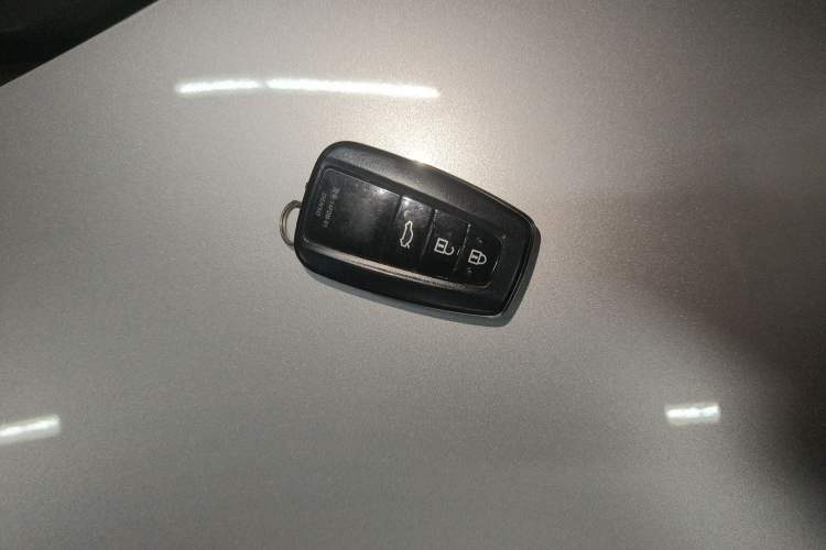 Used Toyota Avalon 2022 Dual-Engine 2.5L Luxury Edition
