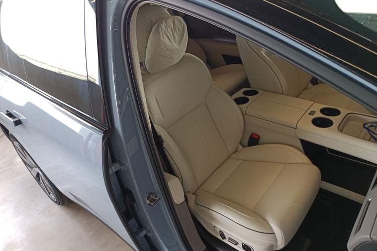 Used Li Auto i8 2025 Model Standard Version
