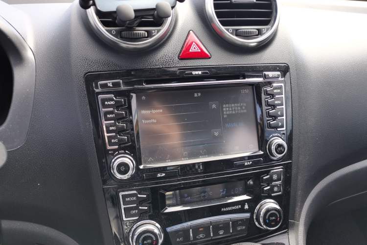 Used Haval H6 2013 Upgraded Model 2.4L Automatic Two-Wheel Drive Prestige Version
