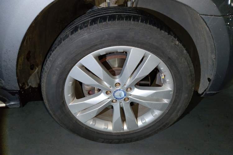 Used Mercedes-Benz GL-Class  Right Front Wheel Hub