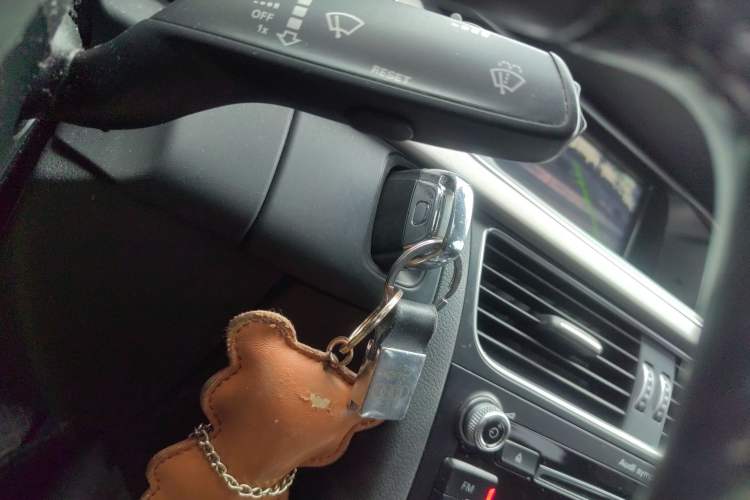 Used Audi A4L 2016 35 TFSI Collector's Edition Automatic Standard Model Vehicle Key