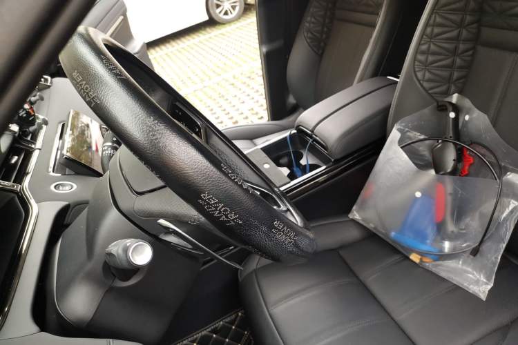 Used Land Rover Range Evoque 2023 Aurora L 249 PS Collins Antique Bronze Special Edition Left Front Seat