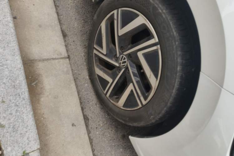 Used Volkswagen Sagitar 2023 300TSI DSG Flyover Edition Right Front Wheel Hub