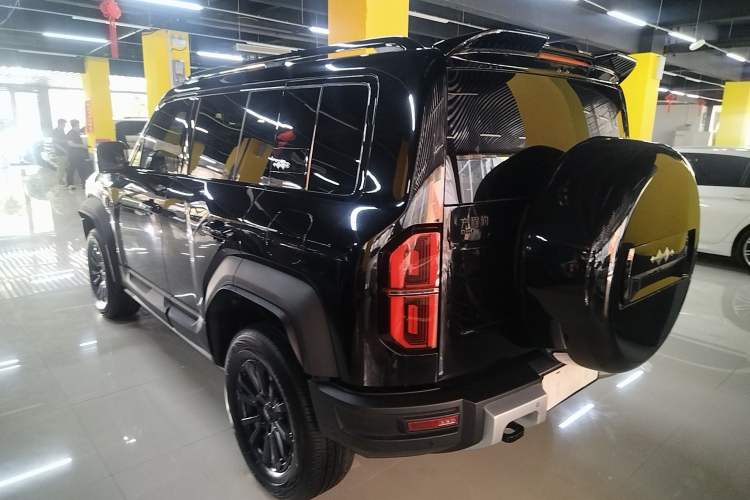 Used Formula Leopard 5 2023 Navigator Edition
