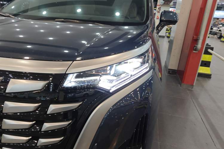 Used Denza D9 2022 DM-i 970 Four-Wheel Drive Prestige Model
