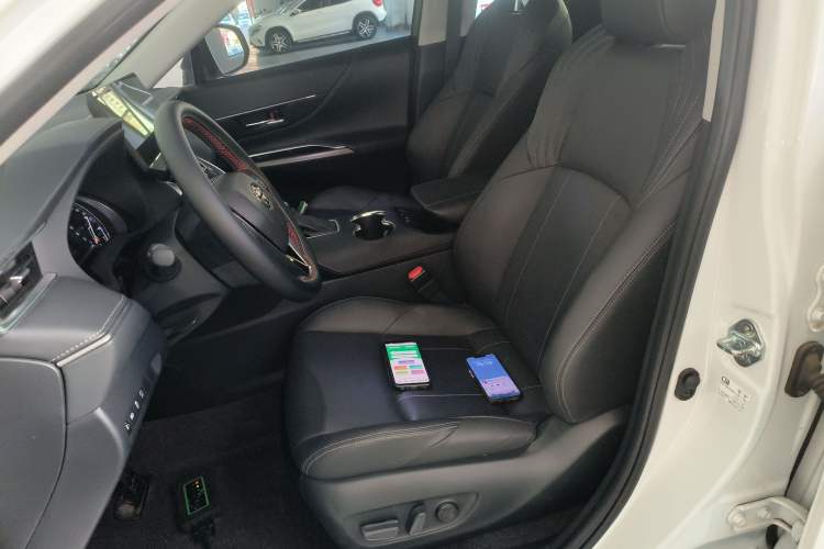 Used Toyota Harrier 2023 2.0L CVT Two-Wheel Drive Deluxe Edition
