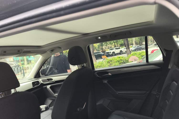 Used Volkswagen Tayron 2020 330TSI Two-Wheel Drive Luxury Smart Connectivity Version Headliner