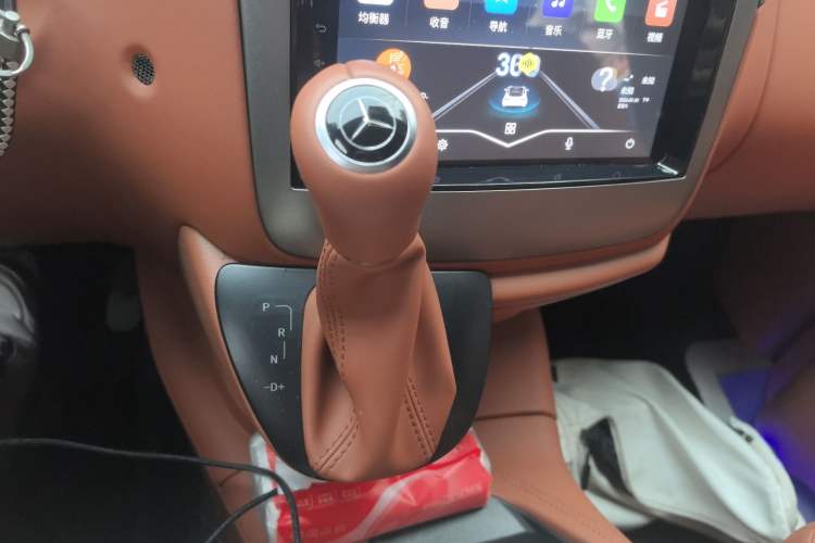 Used Mercedes-Benz Vito 2011 2.5L 7-seater executive version