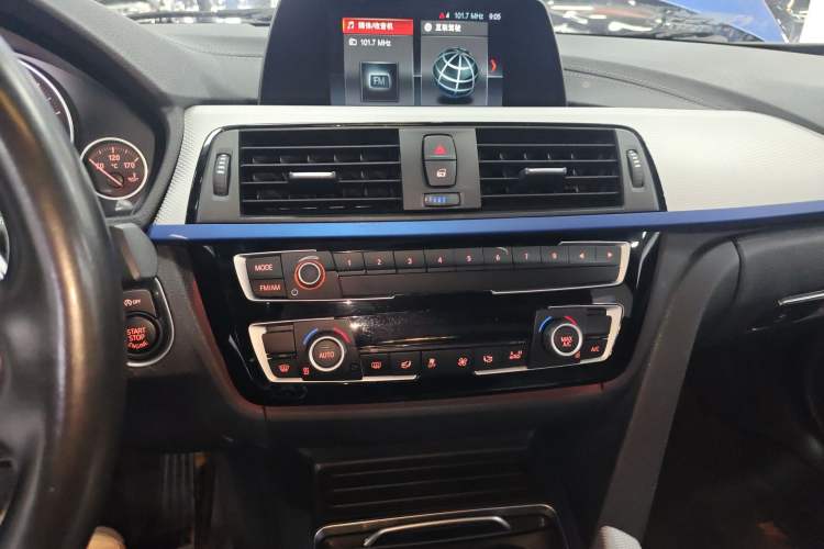 Used BMW 3 Series 2018 320i M Sport Package Audio And AC Panel